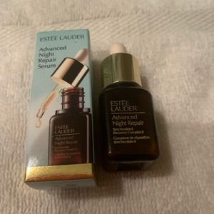 Estée Lauder Advanced Night Repair Serum.